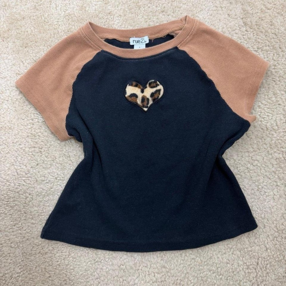 Womens Y2K Ribbed Raglan Baby Tee Black Tan‎ Leopard Heart Patch Top Large